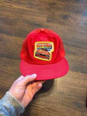 Vintage Challenger Caps Darrell Waltrip Budweiser #11 NASCAR Trucker Hat Snapbac
